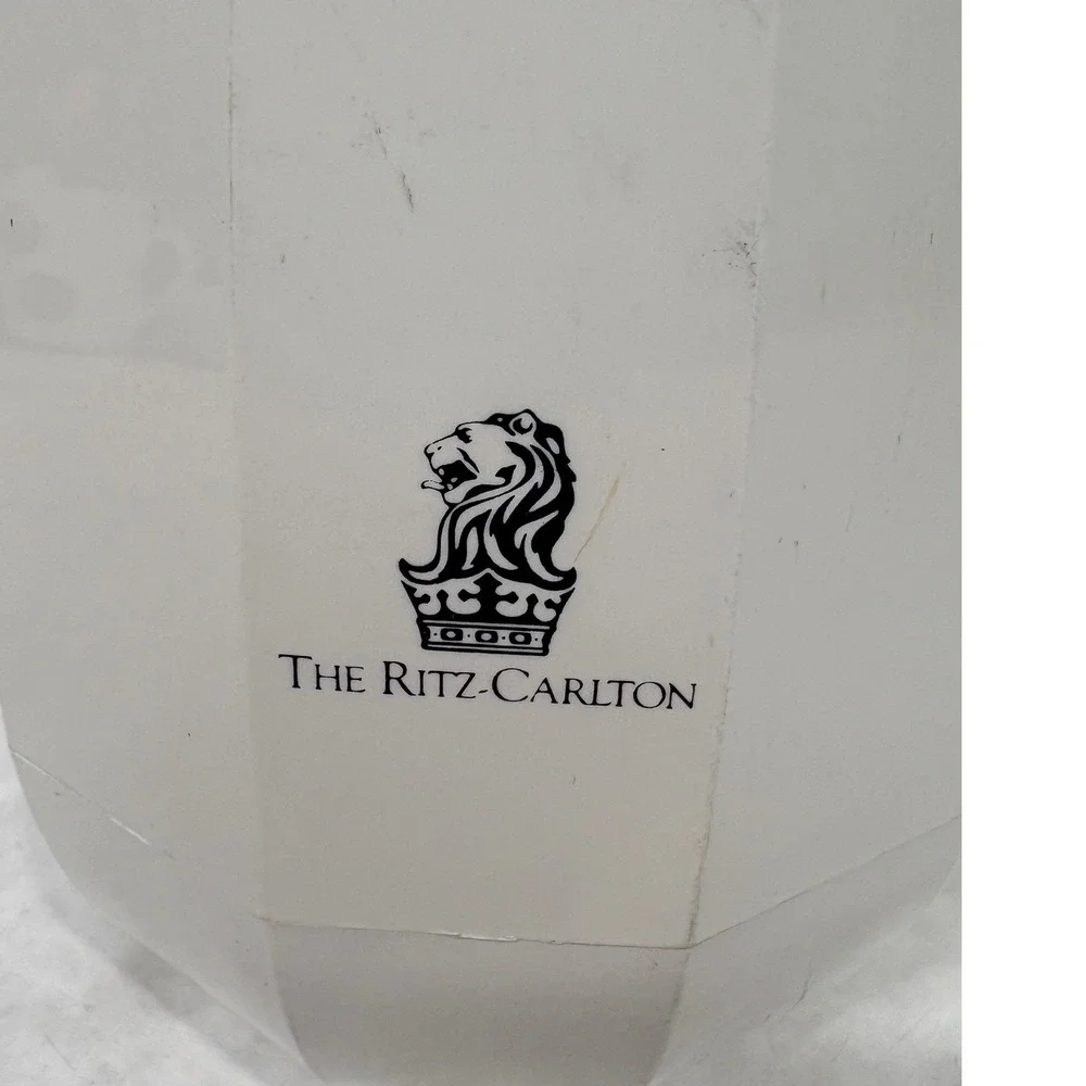 The Ritz-Carlton Thermo-Serv 1 Liter Insulated Coffee Water Carafe Pitcher White